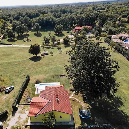 Mit Privatpool Fuer 6 Personen Ca 100 Qm In Divsici, Istrien Suedkueste Von Istrien Feriehus *