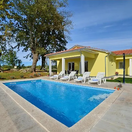 Mit Privatpool Fuer 6 Personen Ca 100 Qm In Divsici, Istrien Suedkueste Von Istrien