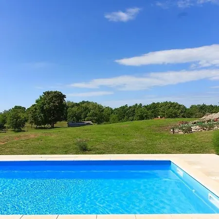 Mit Privatpool Fuer 6 Personen Ca 100 Qm In Divsici, Istrien Suedkueste Von Istrien Holiday home Marcana