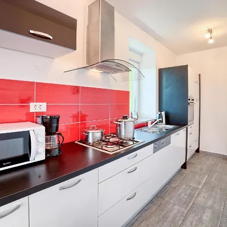 Mit Privatpool Fuer 6 Personen Ca 100 Qm In Divsici, Istrien Suedkueste Von Istrien * Marcana