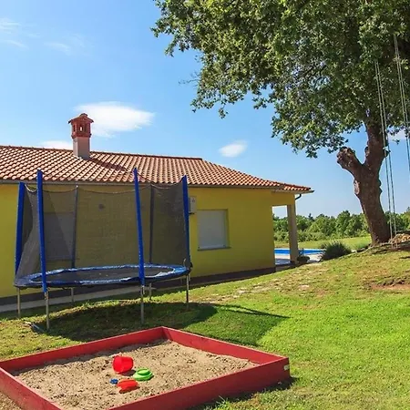 Holiday home Mit Privatpool Fuer 6 Personen Ca 100 Qm In Divsici, Istrien Suedkueste Von Istrien Marcana