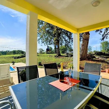 Mit Privatpool Fuer 6 Personen Ca 100 Qm In Divsici, Istrien Suedkueste Von Istrien *