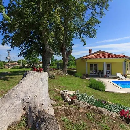 Mit Privatpool Fuer 6 Personen Ca 100 Qm In Divsici, Istrien Suedkueste Von Istrien Holiday home Marcana