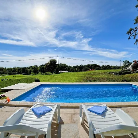 Holiday home Mit Privatpool Fuer 6 Personen Ca 100 Qm In Divsici, Istrien Suedkueste Von Istrien