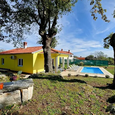 Mit Privatpool Fuer 6 Personen Ca 100 Qm In Divsici, Istrien Suedkueste Von Istrien Holiday home