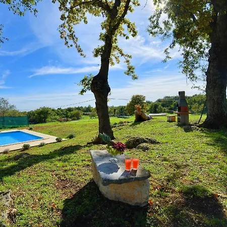 Mit Privatpool Fuer 6 Personen Ca 100 Qm In Divsici, Istrien Suedkueste Von Istrien * Marcana